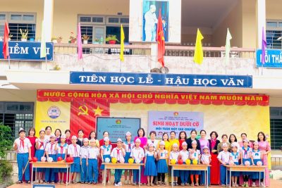 Đập heo đất ủng hộ chương trình Xuân yêu thương